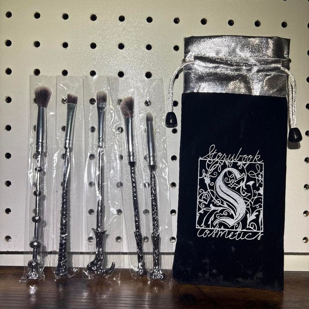 Storybook-knits Silver and Black Makeup